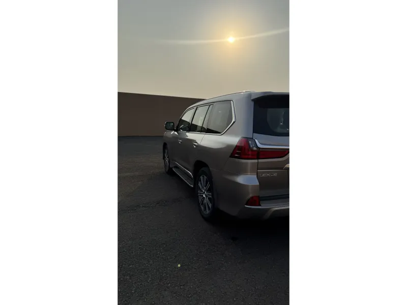 لكزس LX 2016 3