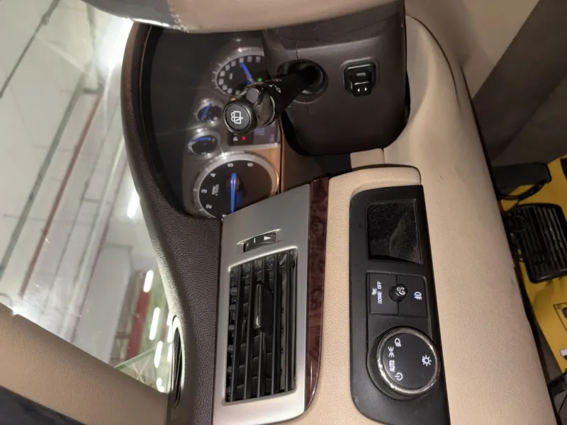 Cadillac Escalade 2009 14