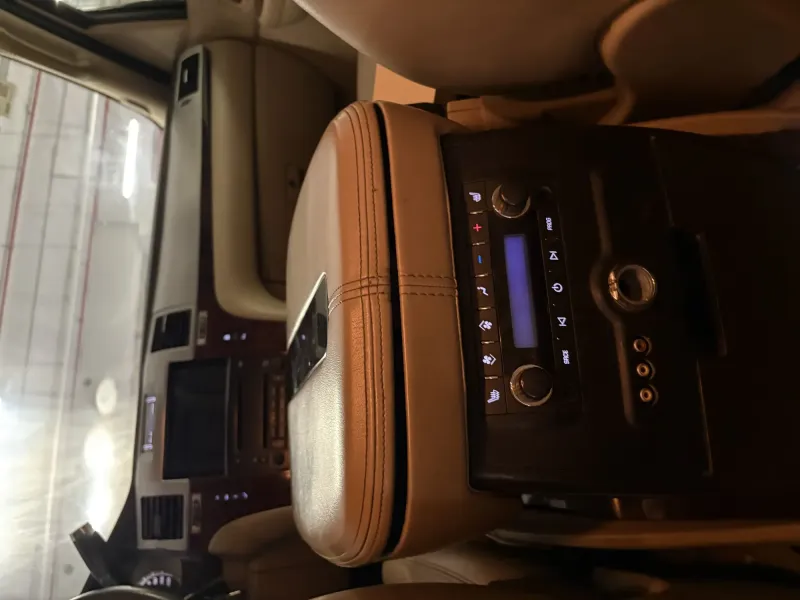 Cadillac Escalade 2009 11