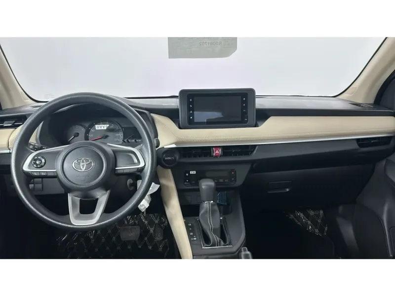 Toyota Yaris Y 2024 14