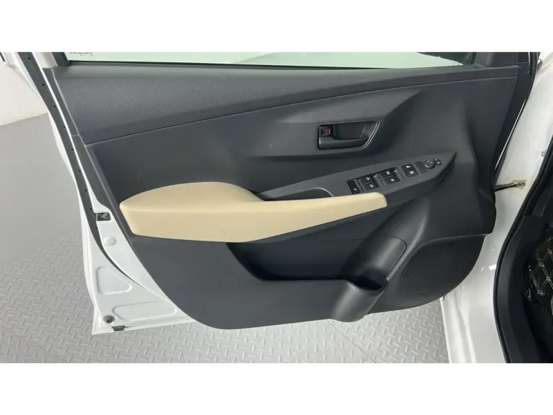 Toyota Yaris Y 2024 26