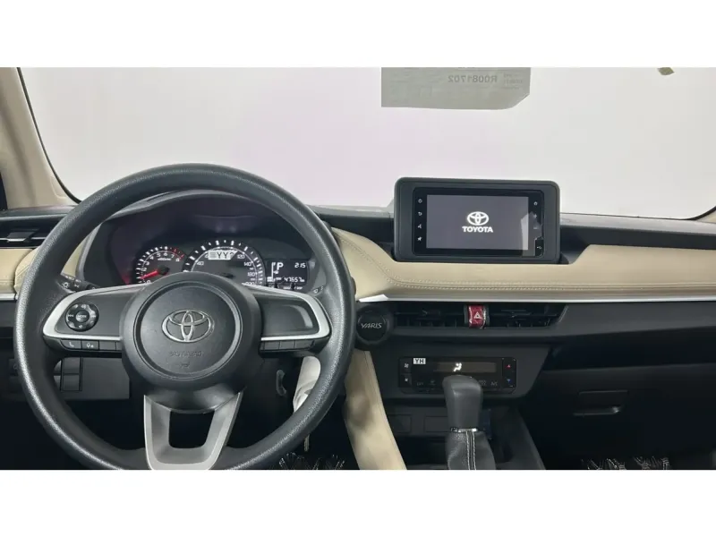 Toyota Yaris Y 2024 16