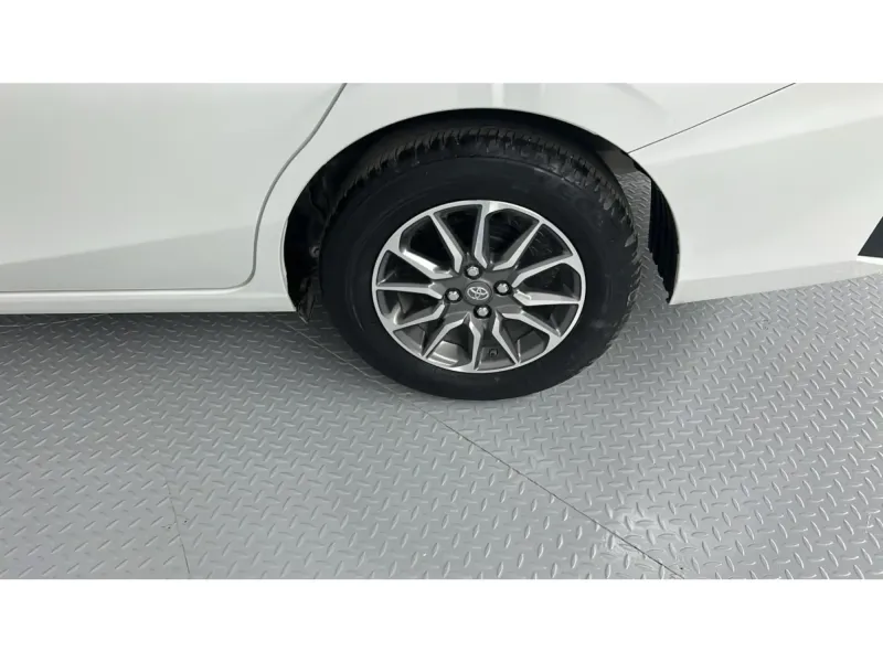 Toyota Yaris Y 2024 19