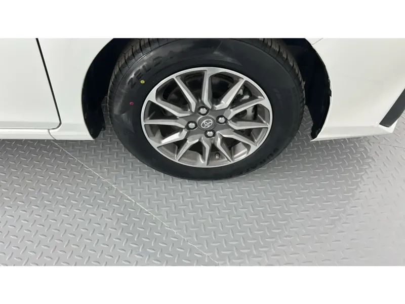 Toyota Yaris Y 2024 21