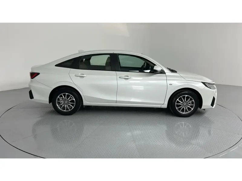 Toyota Yaris Y 2024 9