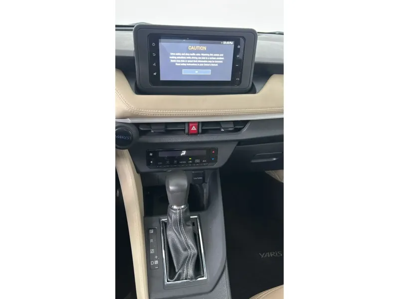 Toyota Yaris Y PLUS 2023 25
