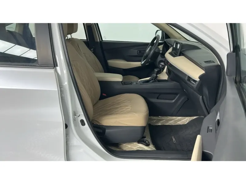 Toyota Yaris Y PLUS 2023 13
