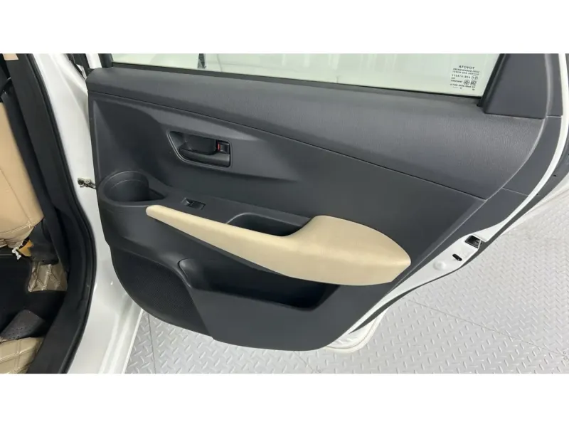 Toyota Yaris Y PLUS 2023 23