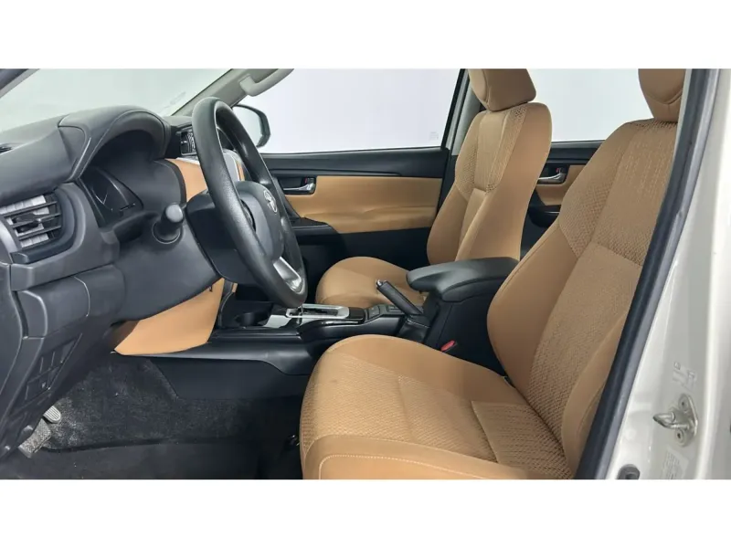 Toyota Fortuner GX2 2022 10