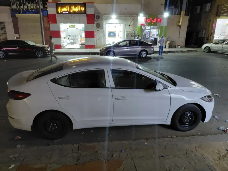Hyundai Elantra 2017 3