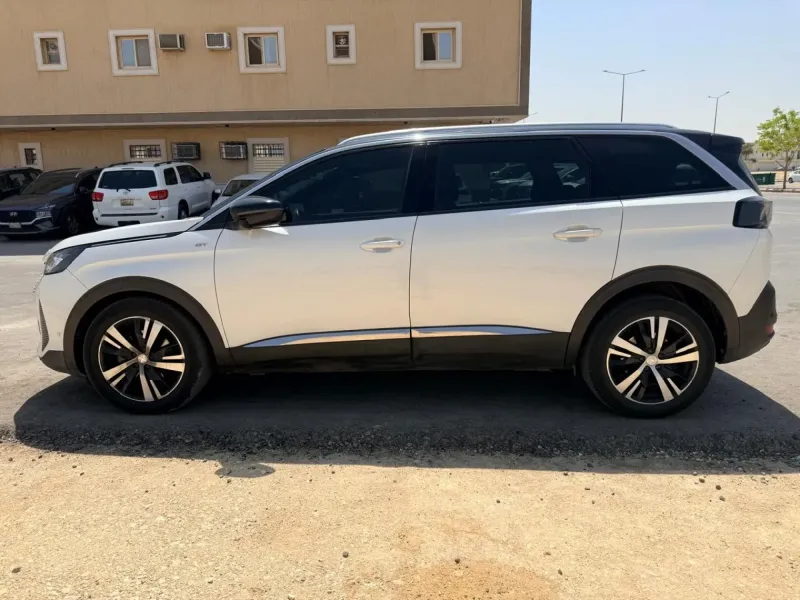 Peugeot 5008 2024 2