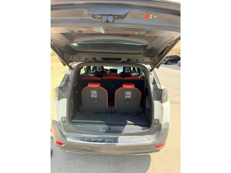 Peugeot 5008 2024 7