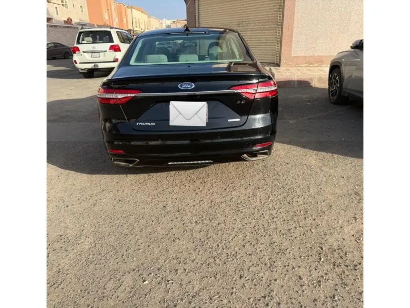Ford Taurus 2020 3