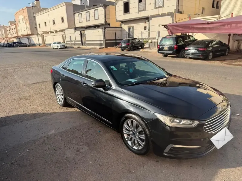 Ford Taurus 2020 4