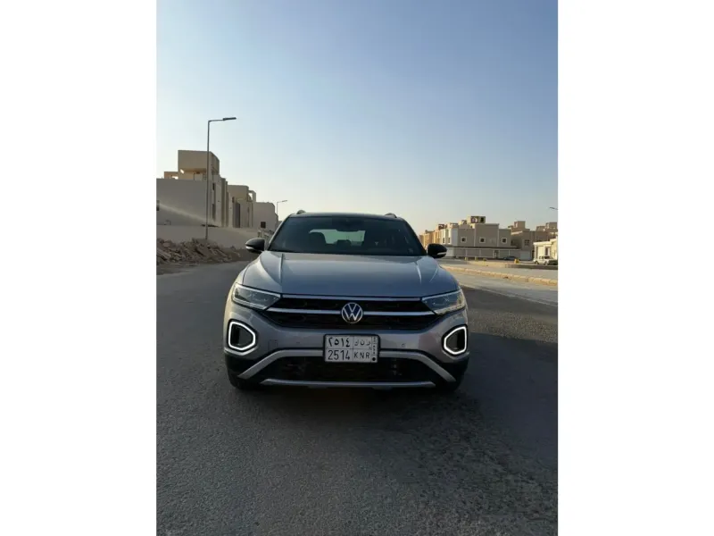 Volkswagen T-Roc 2024 1