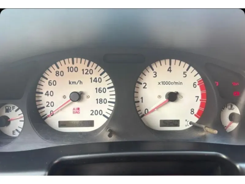 Nissan Pickup 2000 12