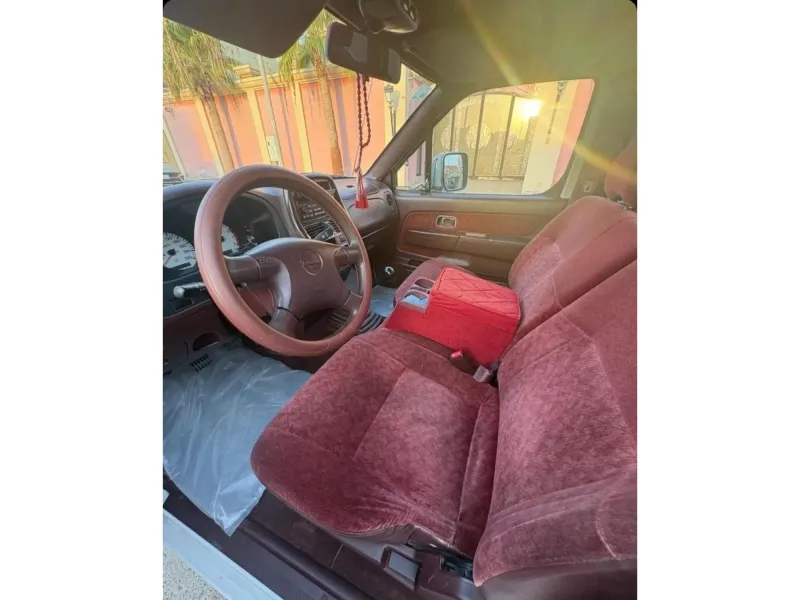 Nissan Pickup 2000 11