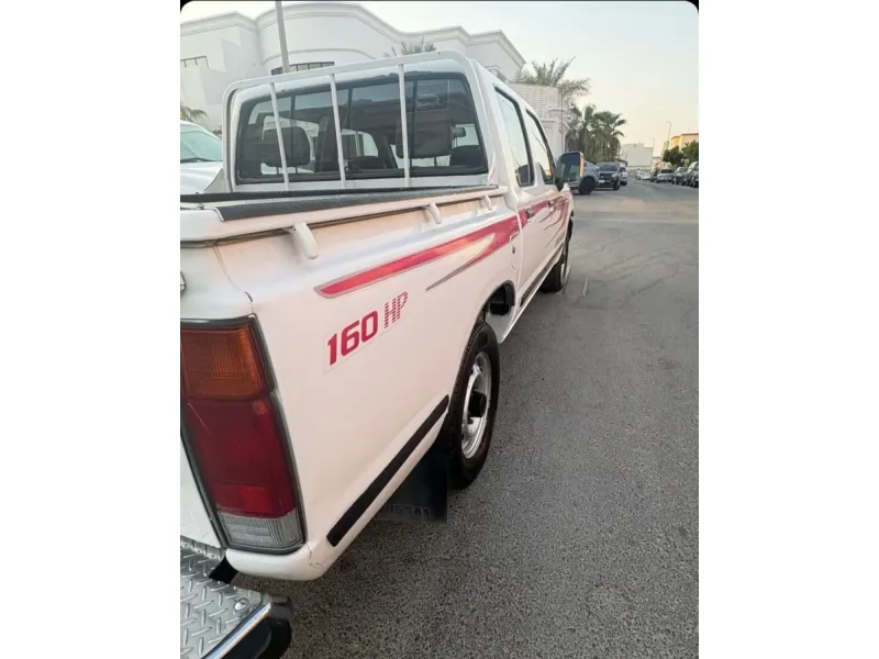 Nissan Pickup 2000 5