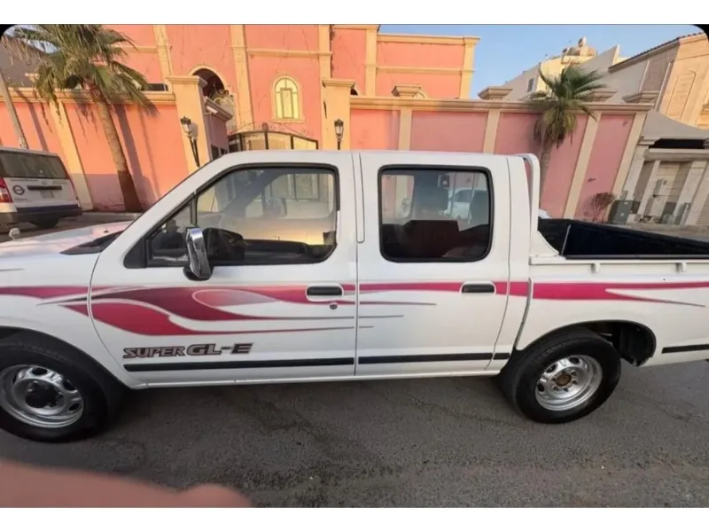 Nissan Pickup 2000 4