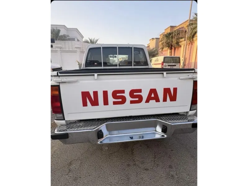 Nissan Pickup 2000 6