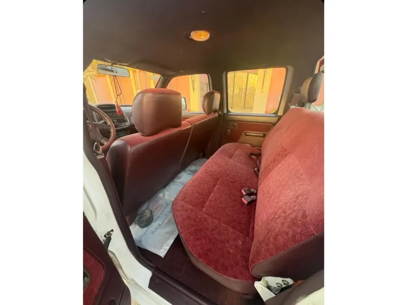 Nissan Pickup 2000 15