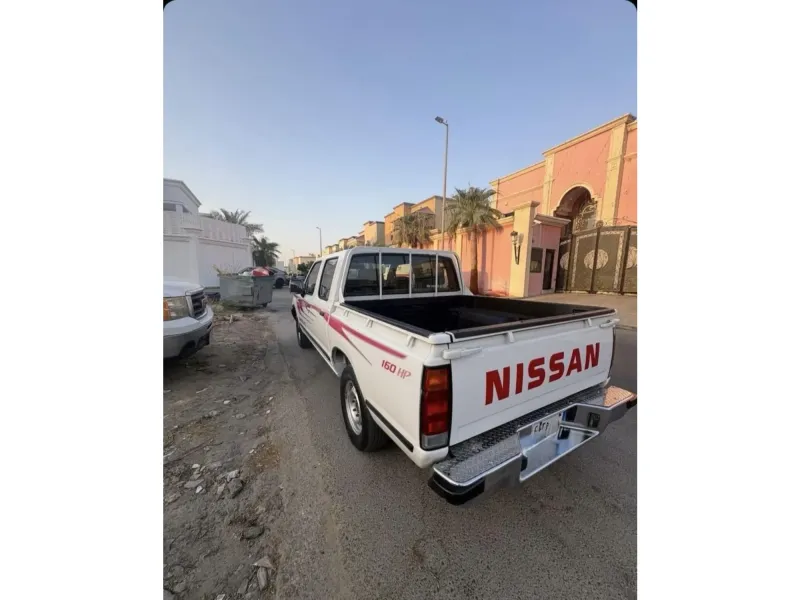 Nissan Pickup 2000 7