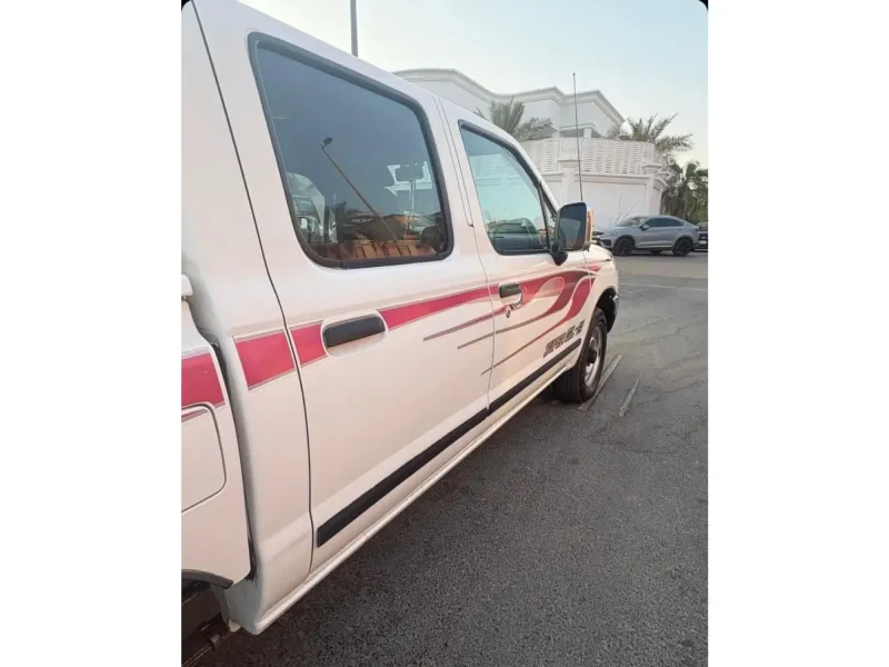 Nissan Pickup 2000 8