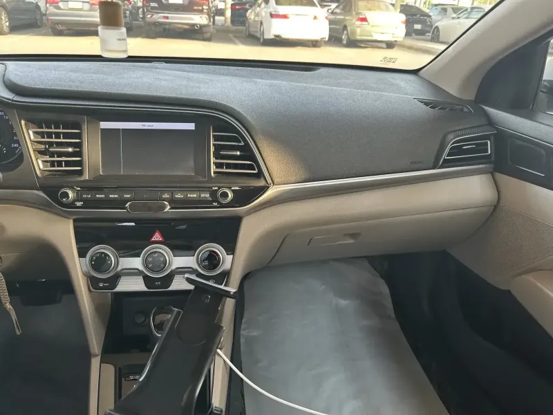 Hyundai Elantra 2019 3