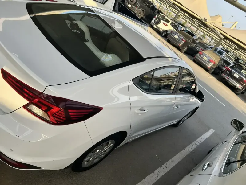 Hyundai Elantra 2019 4