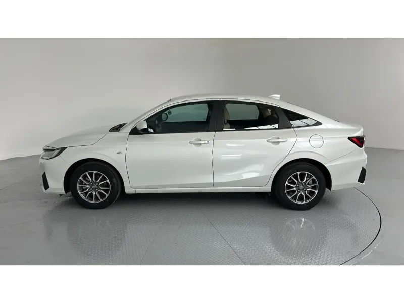 Toyota Yaris Y 2024 9
