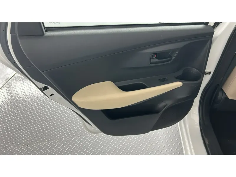 Toyota Yaris Y 2024 24