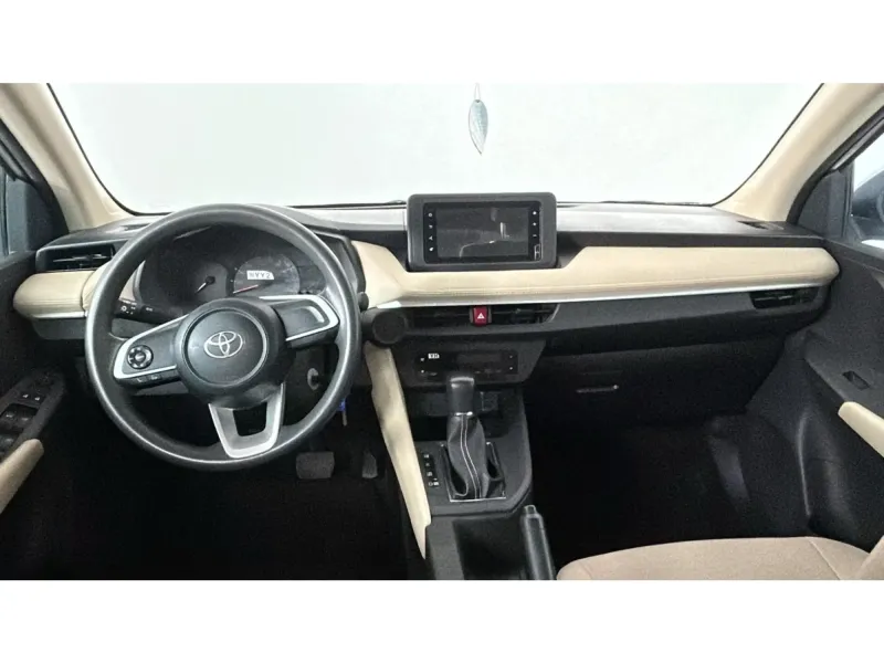 Toyota Yaris Y 2024 17