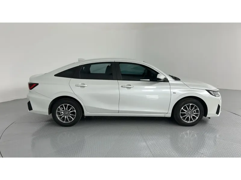 Toyota Yaris Y 2024 8
