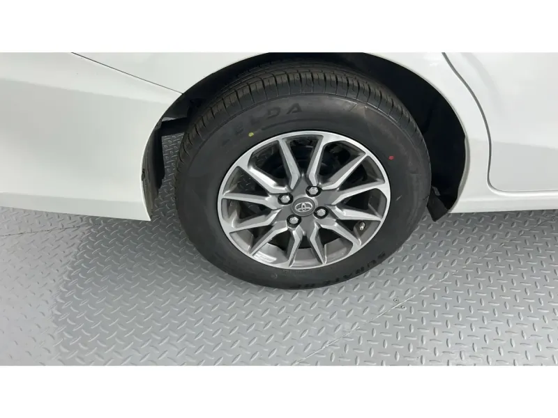 Toyota Yaris Y 2024 29