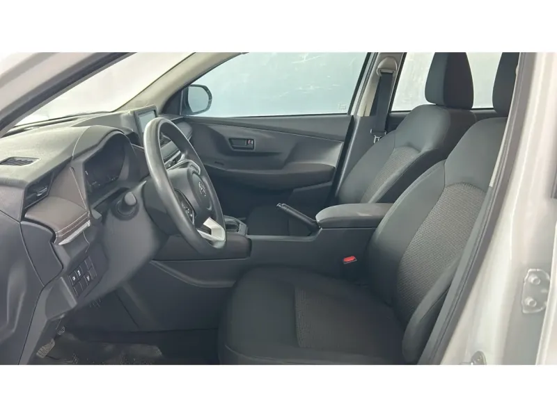 Toyota Yaris Y 2024 12