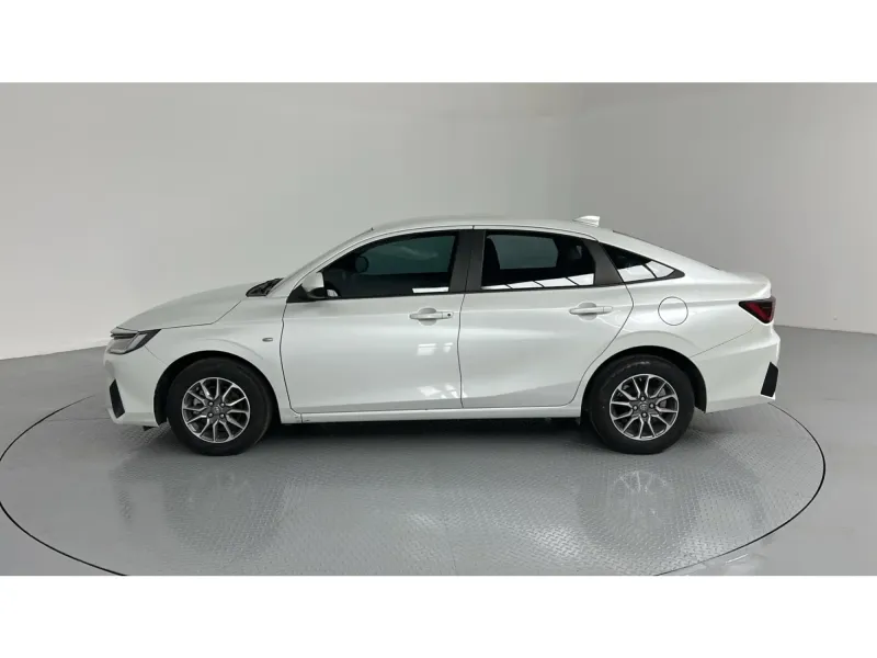 Toyota Yaris Y 2024 4