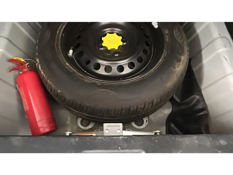 Toyota Yaris Y 2024 27