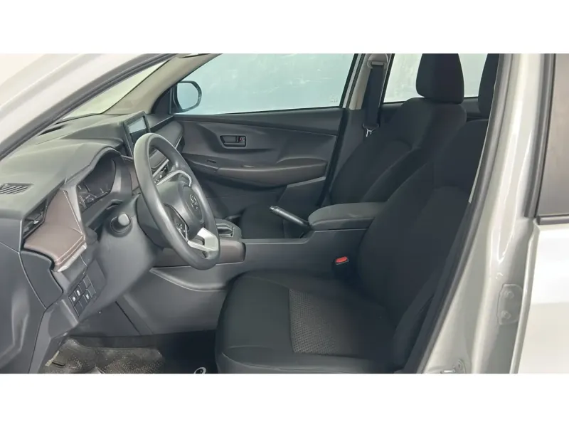 Toyota Yaris Y 2024 13