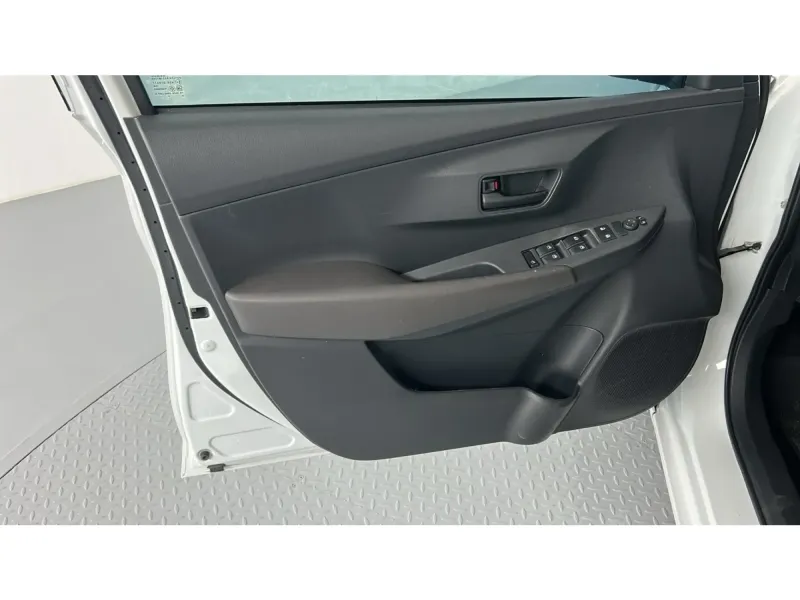 Toyota Yaris Y 2024 17