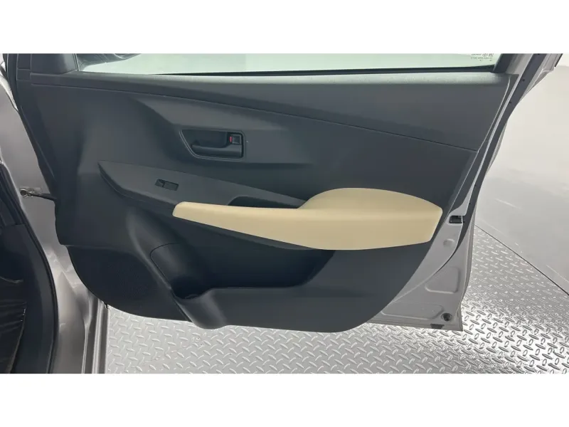 Toyota Yaris Y 2024 18