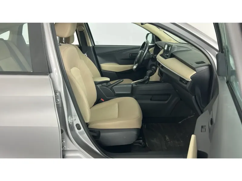Toyota Yaris Y 2024 13