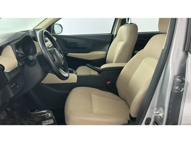 Toyota Yaris Y 2024 12