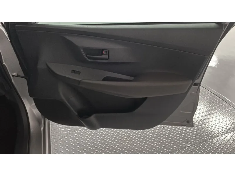Toyota Yaris Y 2024 17