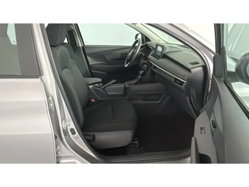 Toyota Yaris Y 2024 14