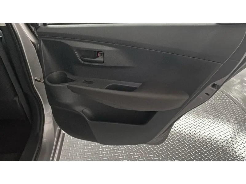 Toyota Yaris Y 2024 19