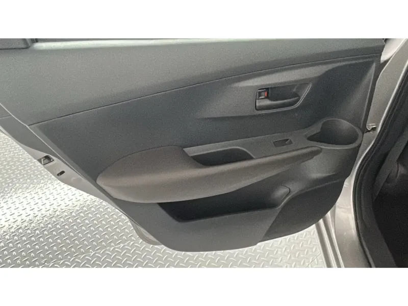 Toyota Yaris Y 2024 22