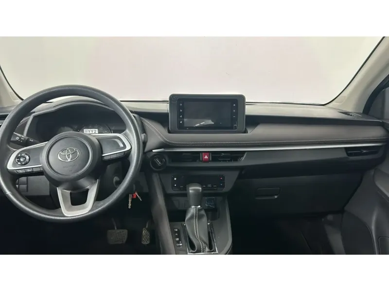 Toyota Yaris Y 2024 13