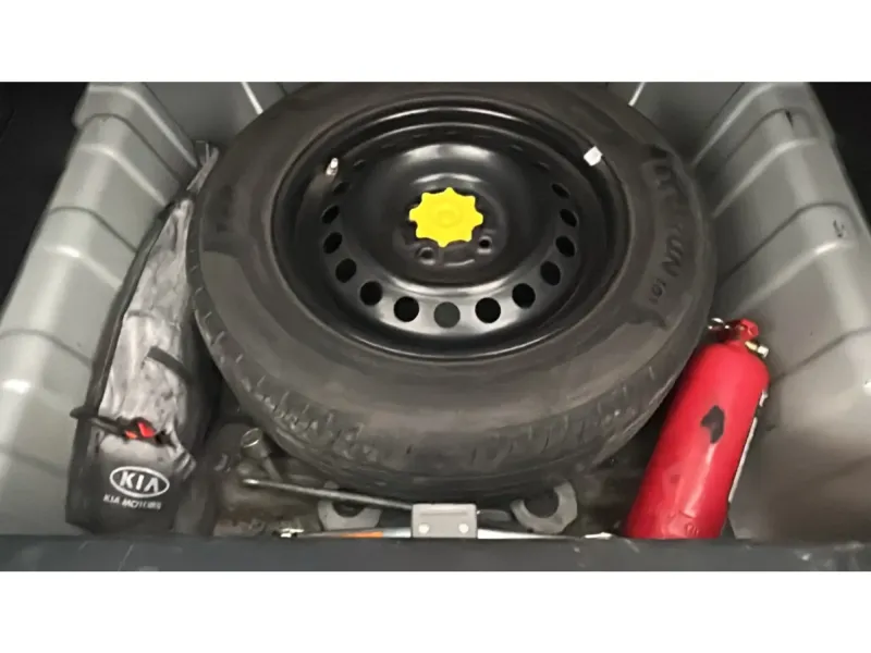 Toyota Yaris Y 2024 24