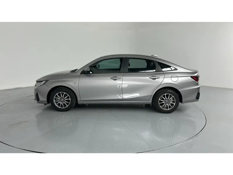 Toyota Yaris Y 2024 10