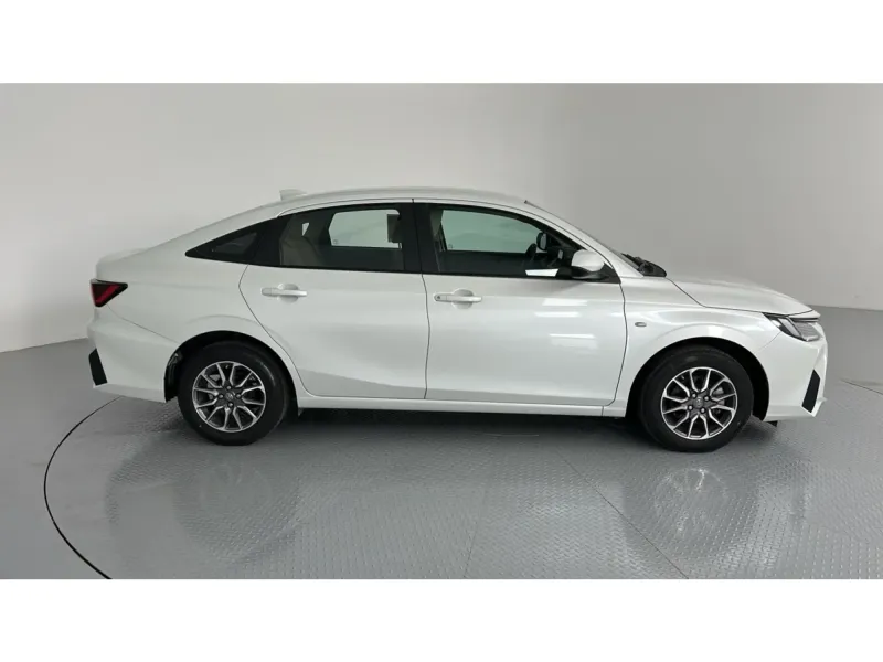 Toyota Yaris Y 2024 5